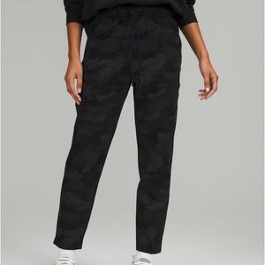 Lululemon Stretch High Rise 7/8 Pant in Black Camo